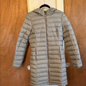 Quince Women's Gray Hooded Puffer Coat
